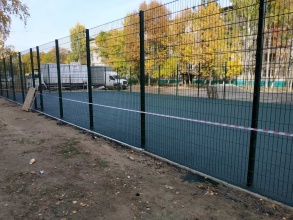 Забор на спортивную площадку 40 метров фото в Дубне