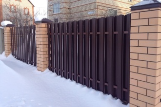 Забор из евроштакетника в шахматном порядке 30 метров фото в Дубне