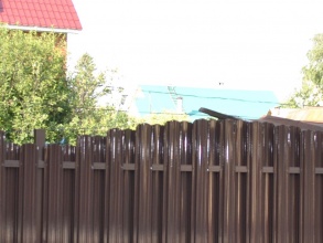 Забор из евроштакетника на ленточном фундаменте 10 метров фото в Дубне